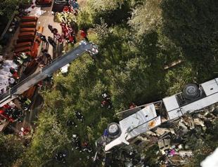 Italy coach plunge kills 39