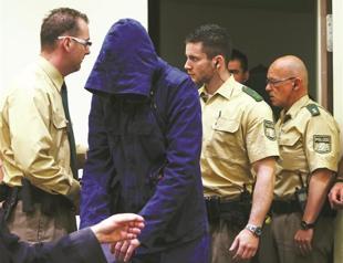 Neo-Nazis burned döner kiosk ‘for fun’: Witness