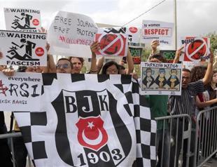 Crowd protests Turkish prime minister during Tunisia visit