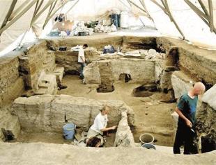 Central Anatolian Çatalhöyük houses to bring past back to life
