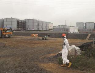 Fukushima nuclear clean-up costs rise as steam seen again