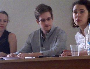 Russia gives Snowden document allowing him to leave airport: Report