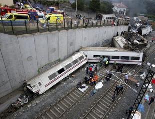 80 killed in Spain train crash, speed likely factor