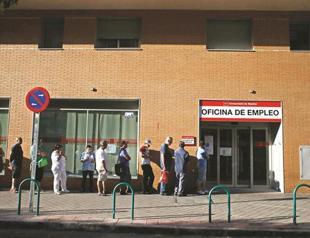 Spanish joblessness falls first time in two years