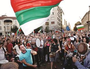 Bulgarian-Turks split over early elections