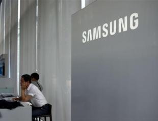 Samsung to invest in chips, panels as smartphone outlook dims