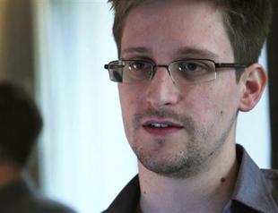 Snowden leaves Moscow airport, gets refugee status in Russia