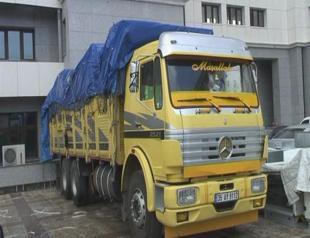 Police investigate trucks suspected of transporting real weapons registered as blank firing guns to Europe