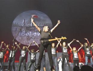 Roger Waters’ famous show ‘The Wall’ in Istanbul