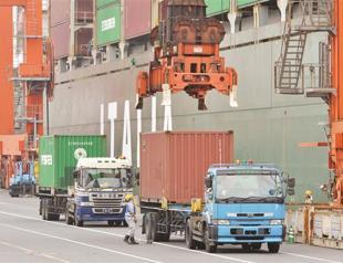 US trade deficit narrows to $34.2 billion in June