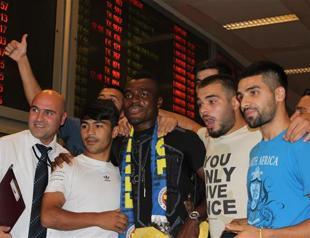 Fenerbahçe signs former player Emenike from Spartak Moscow, loans Stoch to PAOK