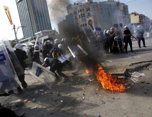 Many injured as police enter Taksim Square to clear banners