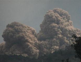 Evacuations from Indonesia island after volcano erupts