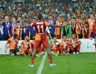 Drogba finishes off 10-man Fenerbahçe lifting Galatasaray to Super Cup glory