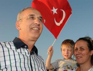 One Ergenekon convict surrenders, another returns to duty