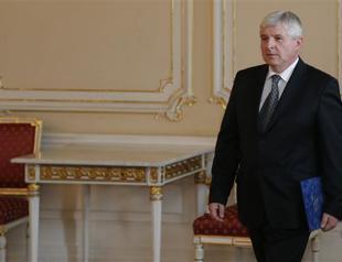 Czech PM hands in resignation, early election nears