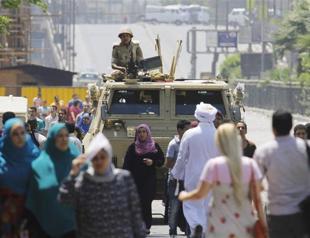 Egypt police use tear gas to break up Cairo clashes