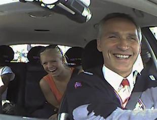 Taxi-driving Norway PMs passengers were paid: party