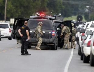 Gunman killed, hostages wounded as U.S. police storm Louisiana bank