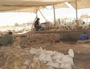 Keeping up with the latest fashion trends of antiquity