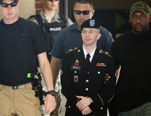 Manning apologizes, admits he hurt US