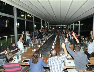 Istanbul governor holds midnight meeting with Gezi Park protesters