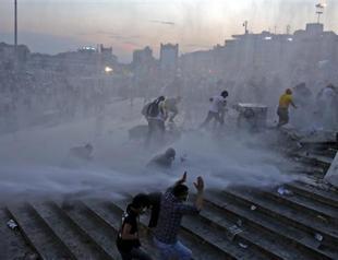 Police intervene at Istanbuls Taksim Square, enter Gezi Park