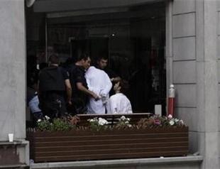 Doctors, football fans detained in Istanbul protests