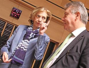 France finally backs EU-US trade talks