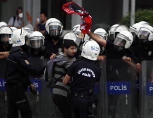 Turkish journalist association condemns police violence against press during Gezi protests