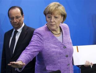 Hollande, Merkel call for urgent Europe talks on Egypt