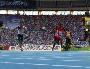 Usain Bolt wins mens 200 meters at World Championships in Moscow