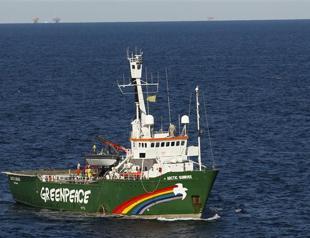 Greenpeace ship defies Russia by entering Arctic route