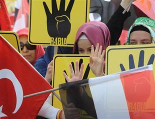 Thousands gather for Ankara anti-coup rally in solidarity with Egypt