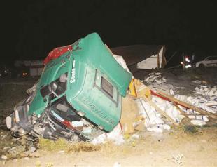 Iranian long vehicle hits Turkish car: 6 dead