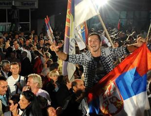 Bosnian Serbs give hero welcome to released war criminal Momcilo Krajisnik