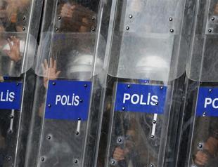Istanbuls Gezi Park closed again on World Peace Day