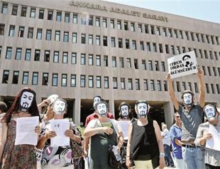 Families of detained Gezi protesters in Ankara ‘turn themselves in’