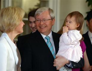 Kevin Rudd sworn in as Australias new prime minister