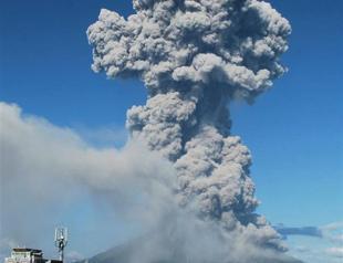 Volcano in southern Japan erupts in spectacular fashion