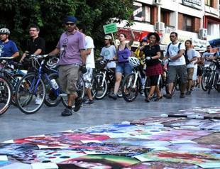 Turkish cyclists protest killings of bikers in traffic accidents around country