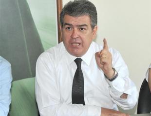 Main opposition party members argue during Constitution session