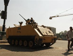 Obama to meet top aides on Egypt military aid as White House says assistance not freezed