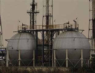 China oil giant buys into strife-hit Egypt for $ 3.1 billion