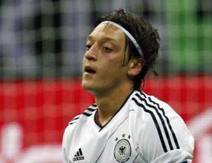 Arsenal swoop for Ozil, United sign Fellaini