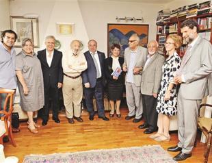 Turkish writer Yaşar Kemal gets Armenia’s Krikor Naregatsi medal