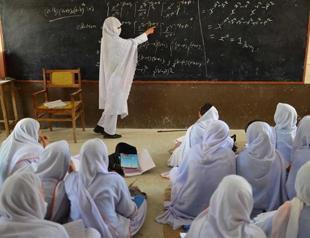 Pakistans Malala defies Taliban to take world stage