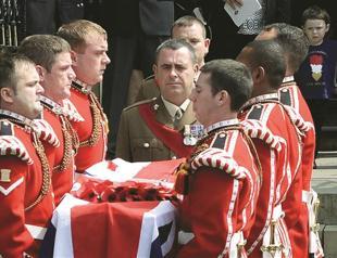 Thousands mourn UK soldier slain