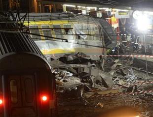 At least six dead, many injured in derailment near Paris
