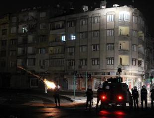 Police move on Antakya neighborhood for third straight night, one protester severely injured